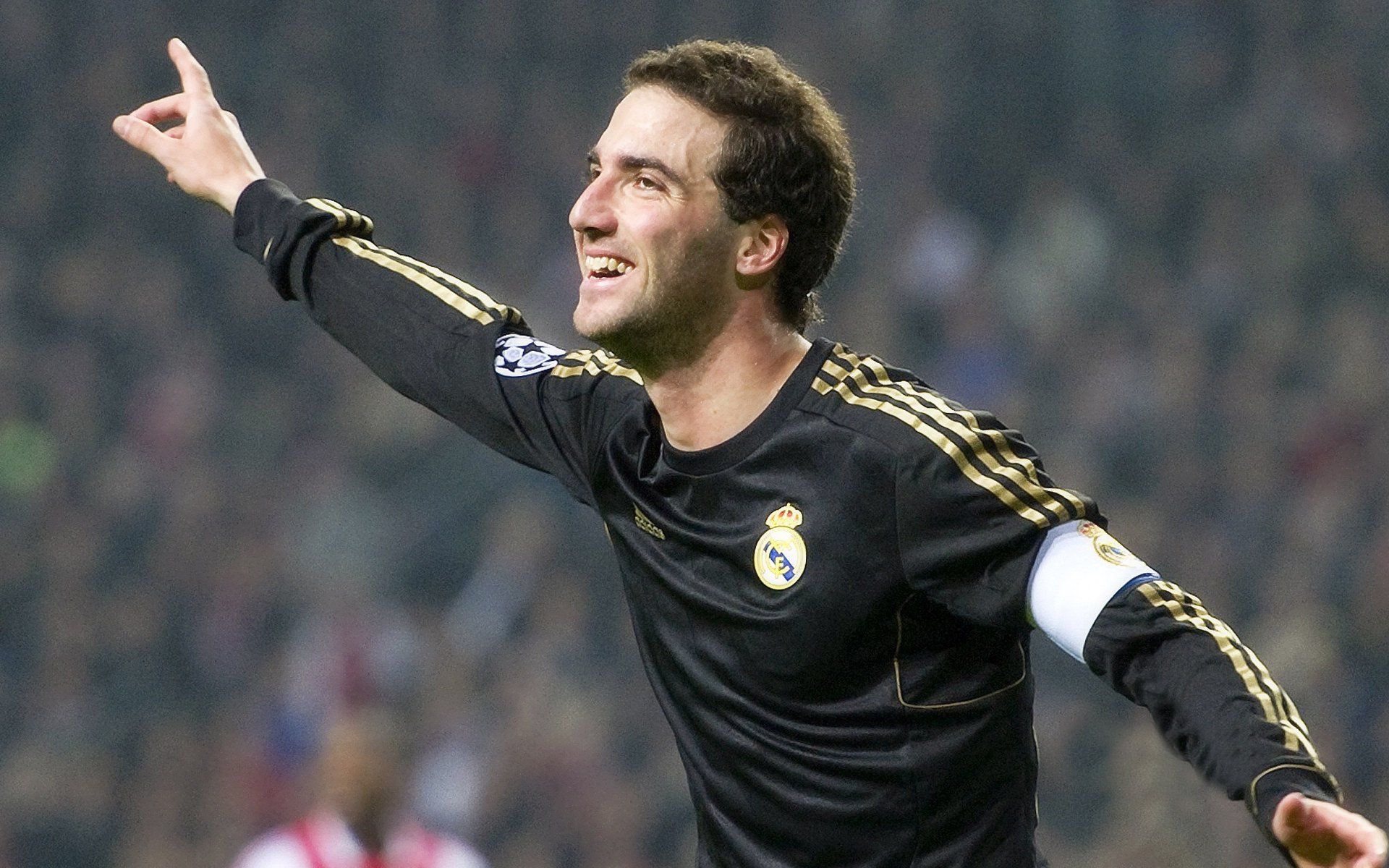 Jiuyou-皇马锋线新组合展现惊人效率，皇马巅峰中场